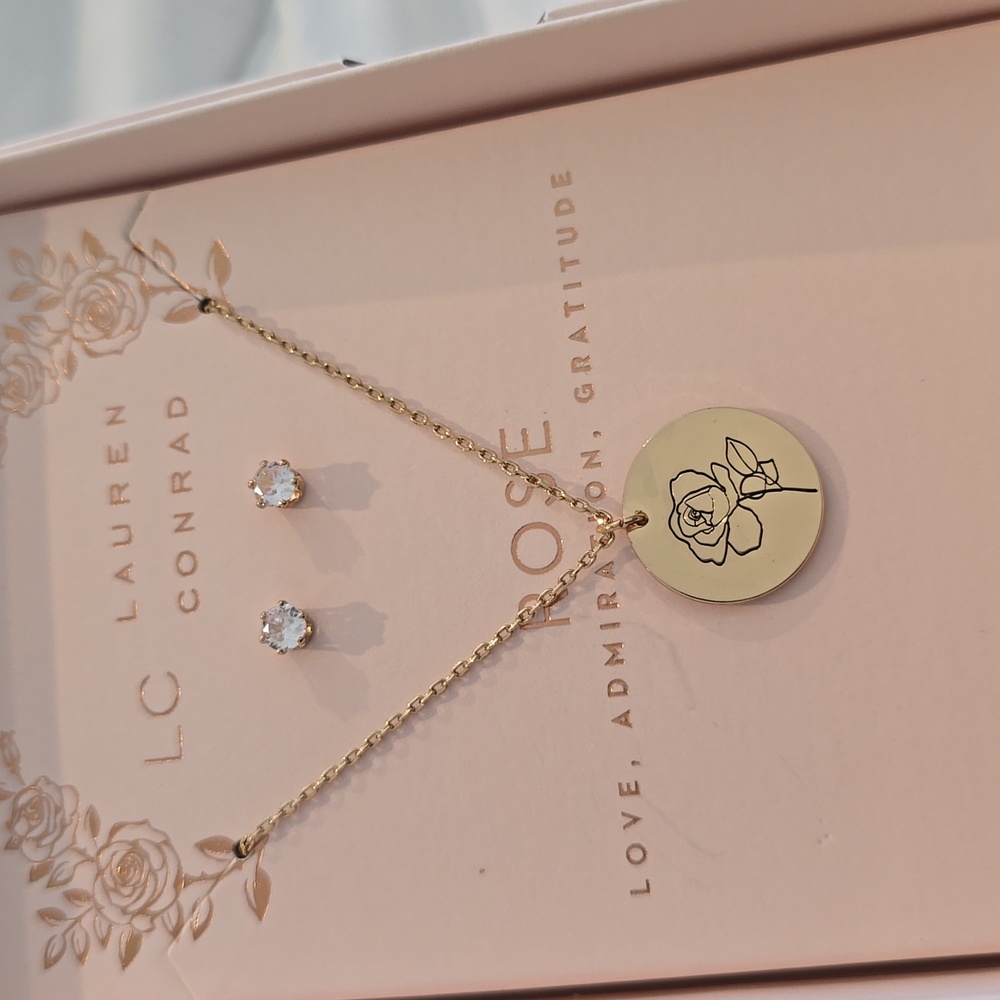 LC Lauren Conrad Gold Rose Necklace‎ Set